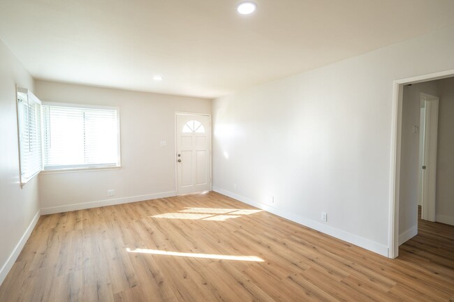 Building Photo - Spacious 1 Bedroom in Torrance with Washer...