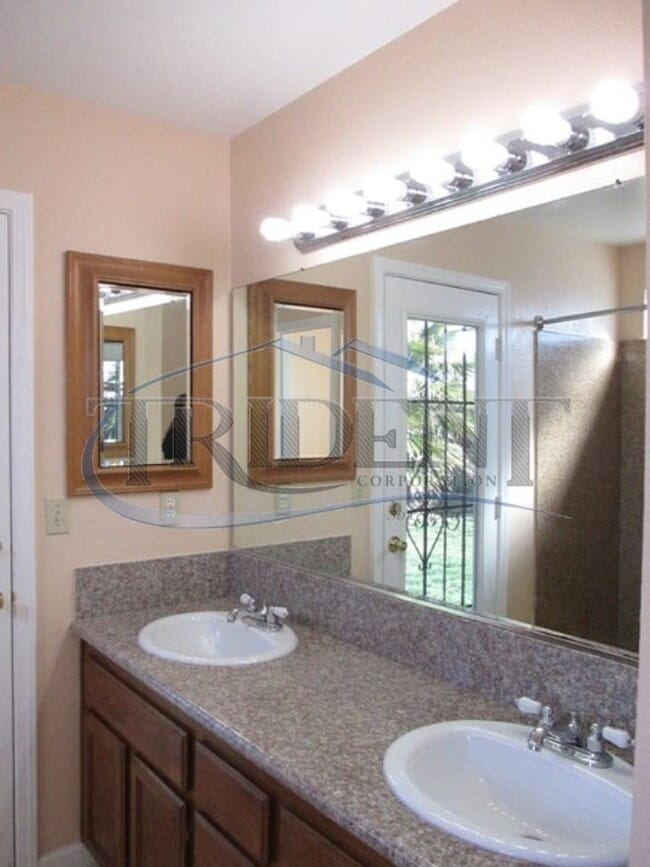 Building Photo - Yuba City home near Happy Park