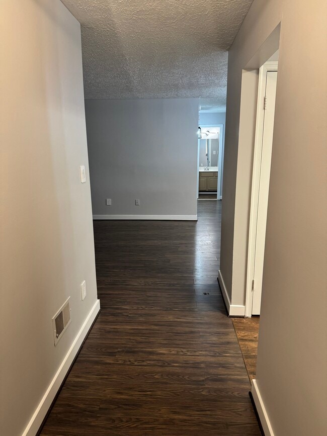 Building Photo - 10129 Oakton Terrace Rd