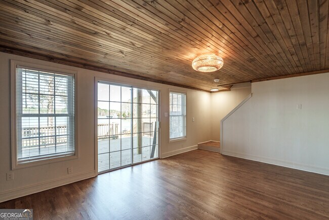 Building Photo - 384 Arrowhead Trail NE