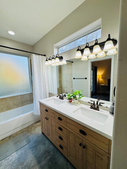 Building Photo - 2801 Goodwin Ave