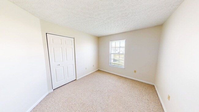 Building Photo - 5566 Garden Ridge