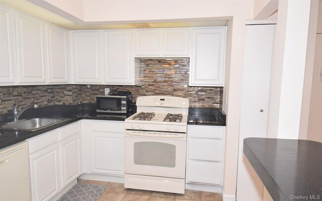 Building Photo - 206-14 Emily Rd