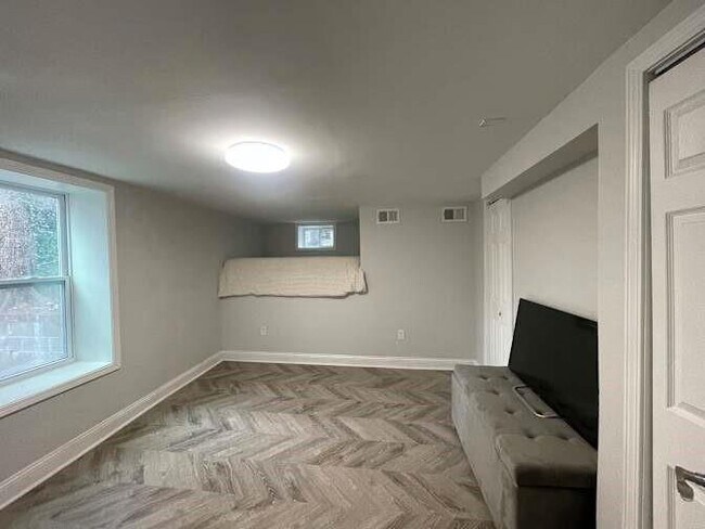 Building Photo - 658 Darlington Cir NE