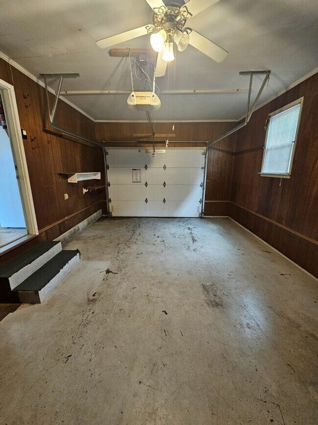 Building Photo - 985 Melrose Dr