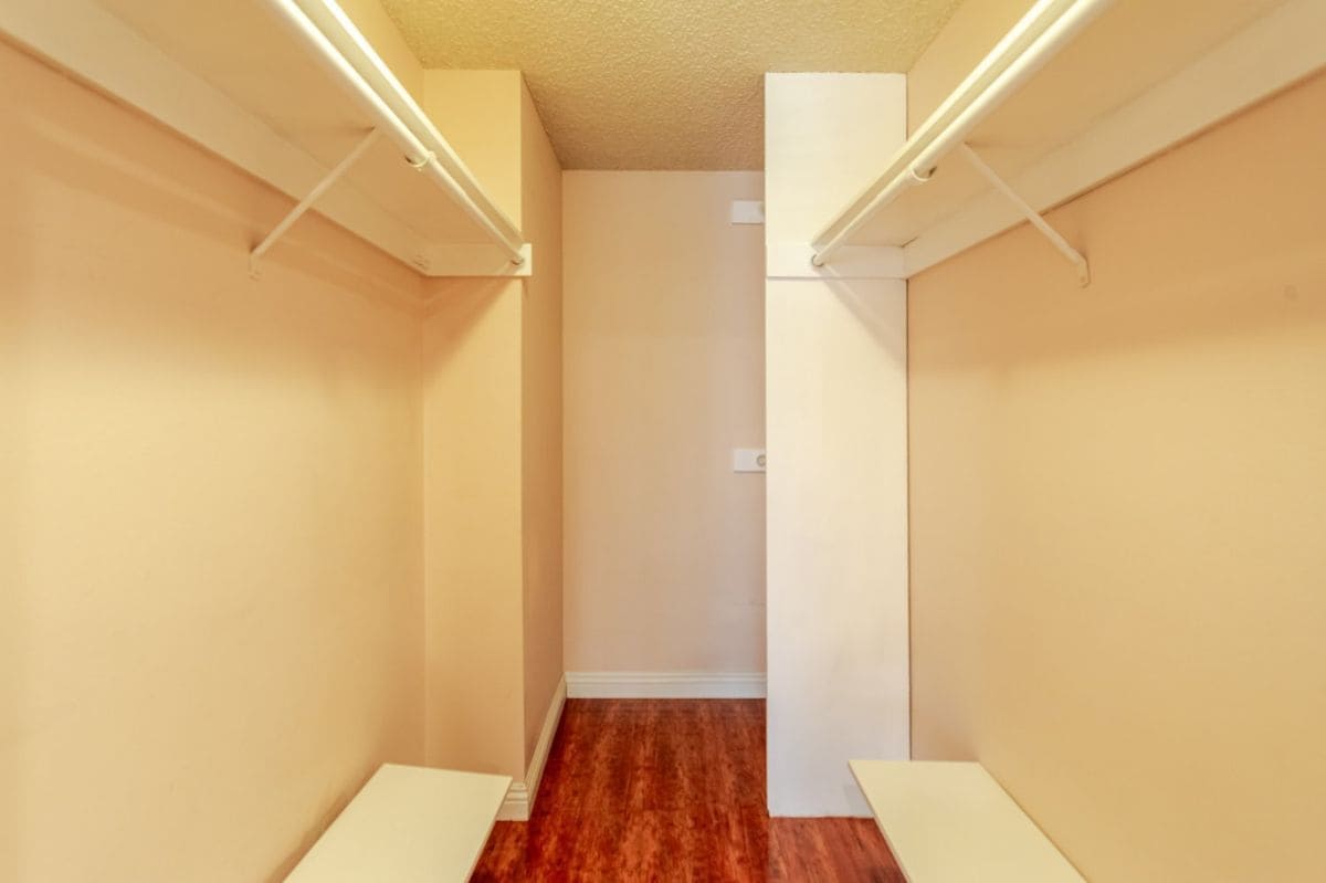 Building Photo - 14990 Victory Blvd