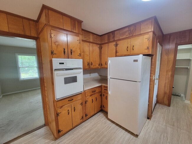 Building Photo - 1125 Crestview Ave