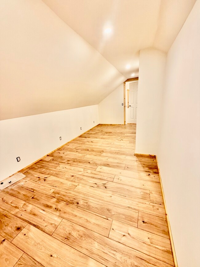 Building Photo - 25890 Wayne Rd