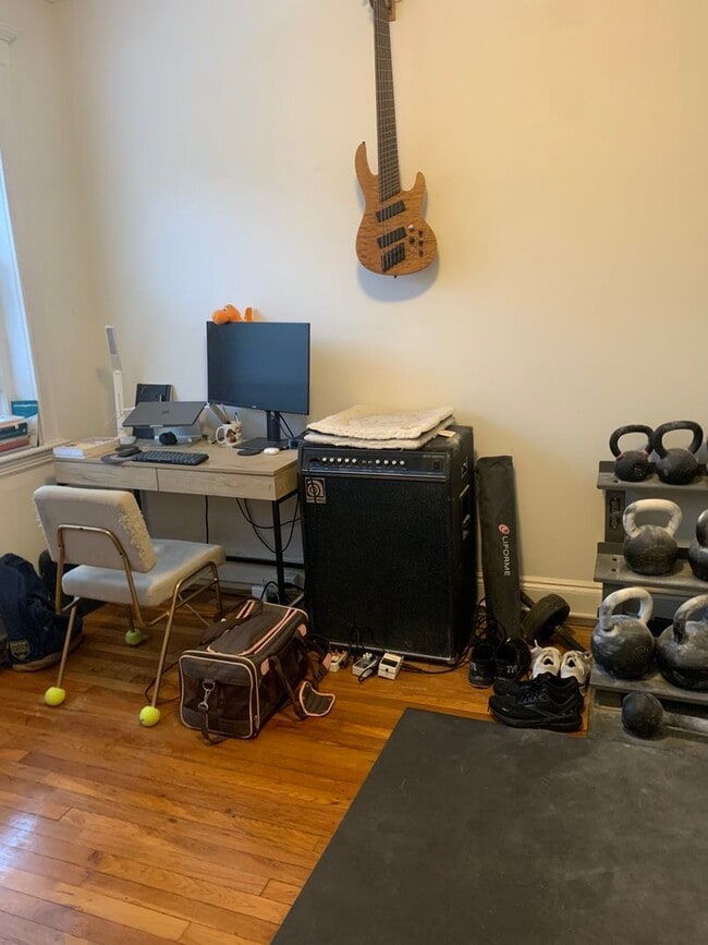 Building Photo - 260 Kelton St