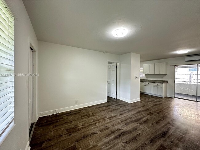 Building Photo - 2221 Monroe St