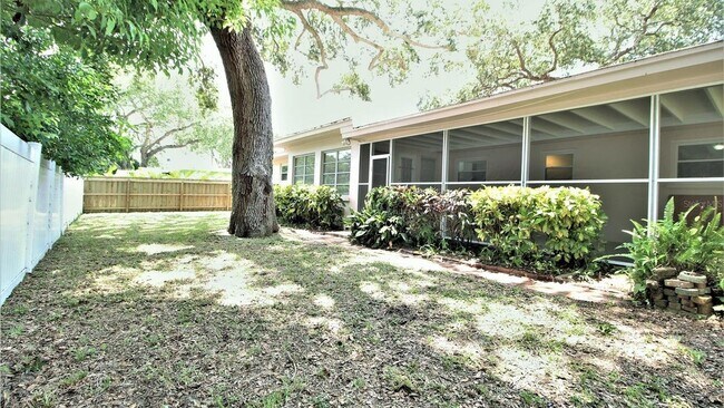 Building Photo - 1001 Brookside Dr