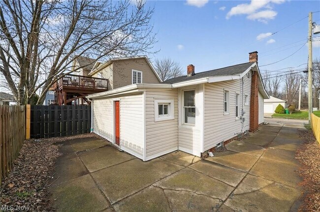 Building Photo - 164 E 317th St