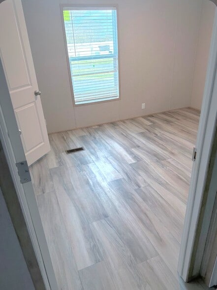 Building Photo - 310 Karlee Dr