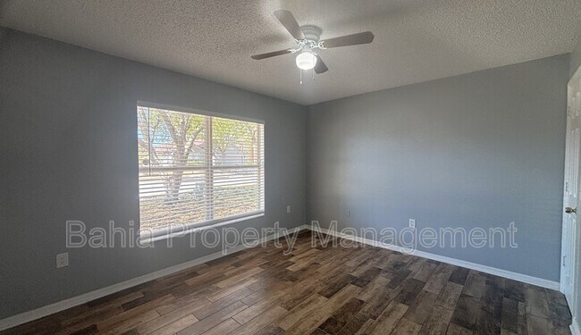 Building Photo - 10827 Laxton St