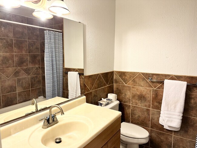 Building Photo - 4141 Whiteley Dr