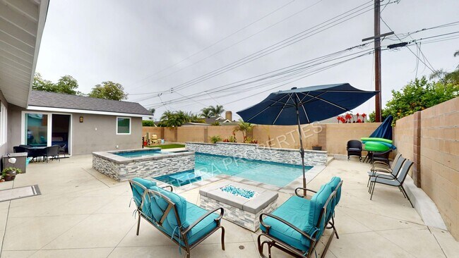Building Photo - Amazing home with Pool!