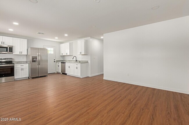 Building Photo - 337 S 97th Pl