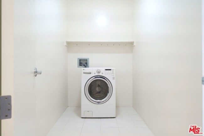 Building Photo - 801 S Grand Ave