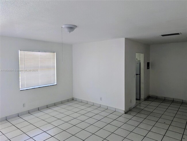 Building Photo - 1830 Sheridan St