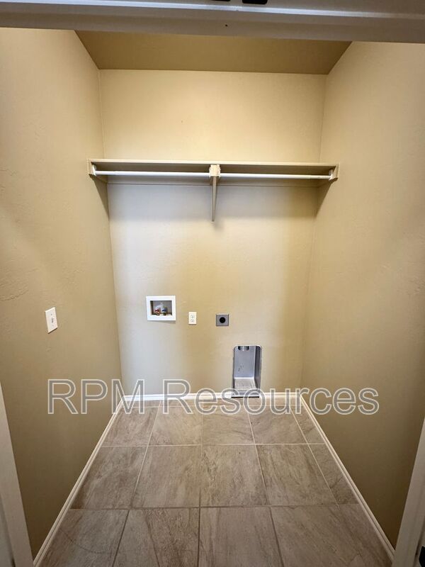 Building Photo - 147 Bison Ct Way