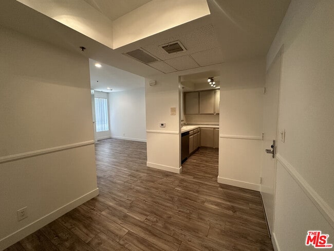 Building Photo - 8614 Burton Wy