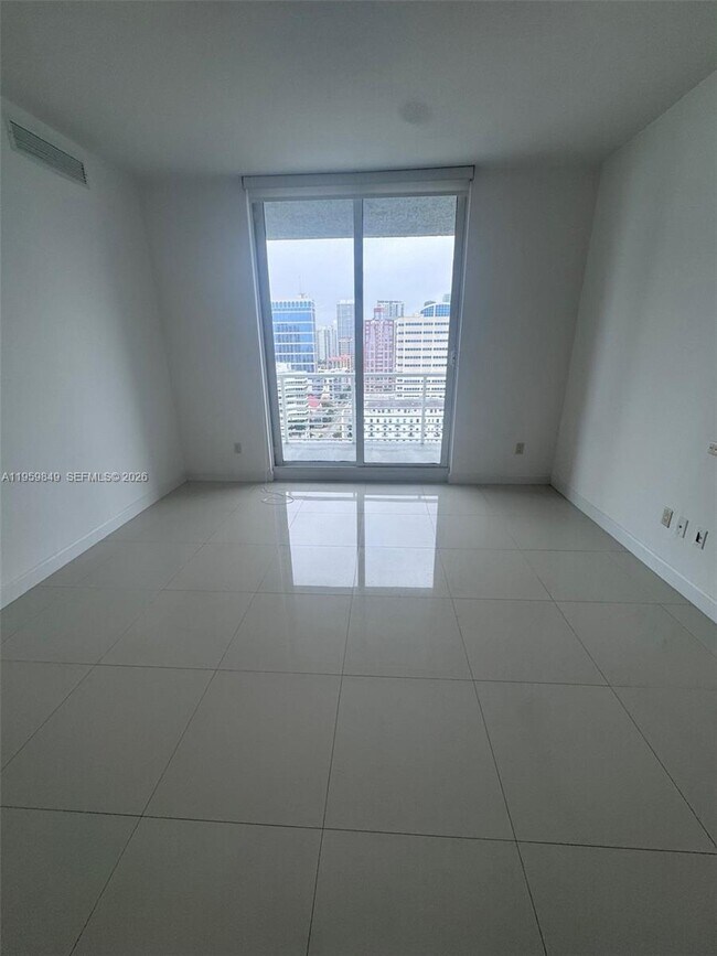 Building Photo - 315 NE 3rd Ave