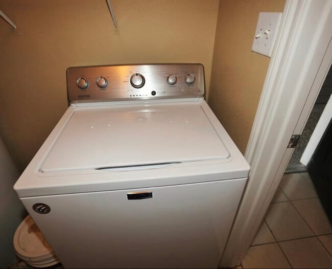 Building Photo - 1330 Old Spanish Trl