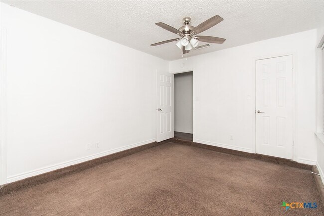 Building Photo - 2407 Lago Trail