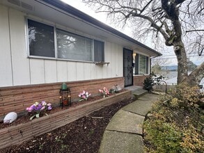 Building Photo - 3434 SE King Rd