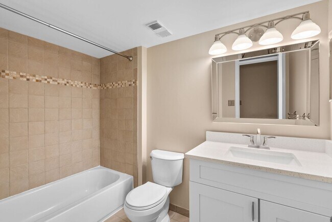 Building Photo - 2 Bed 1 Bath - Georgetown Village Condo - Move In Ready