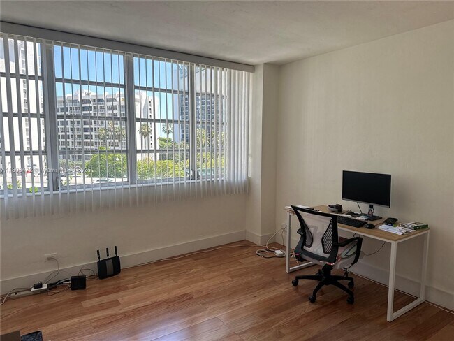 Building Photo - 1408 Brickell Bay Dr