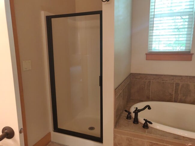 Building Photo - Charming 3x2.5 Modern Craftsman Home in NW Crossing with Private Backyard Oasis and Bonus Room Up...