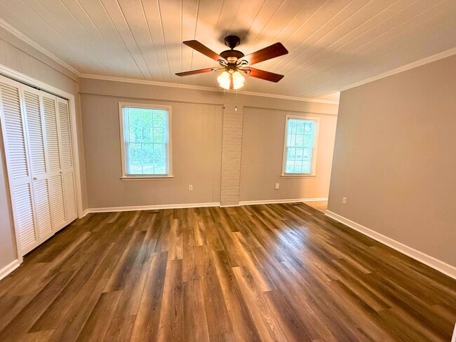 Building Photo - 202 Mayflower St