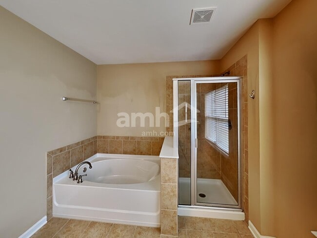 Building Photo - 330 Branch Valley Dr