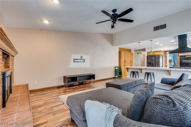 Building Photo - 5242 Dickens Dr