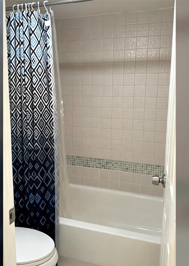 Building Photo - 8014 NW 15th Manor