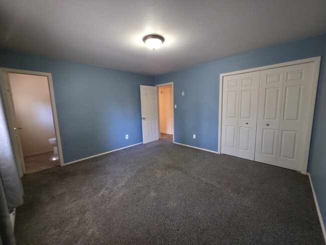 Building Photo - 2804 Burro Springs Ovi