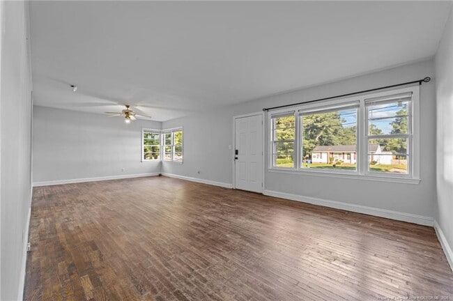 Building Photo - 821 Sandalwood Dr
