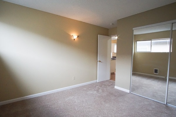 Building Photo - 3705 SE 35th Pl