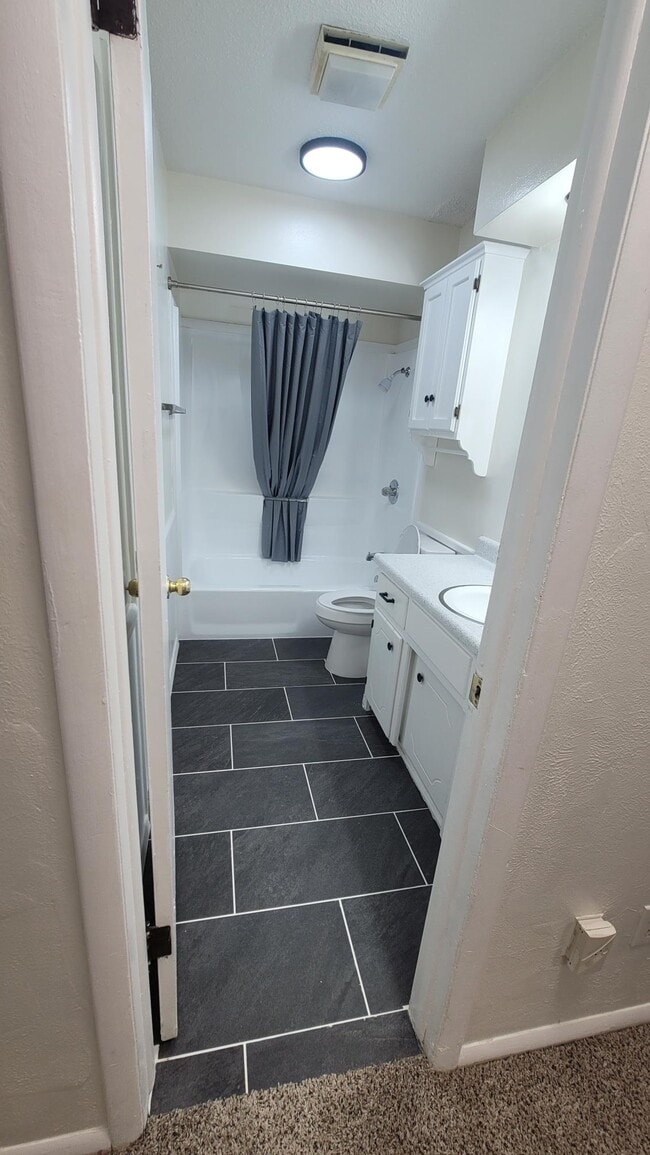 Building Photo - 515 Gayclifee Terrace