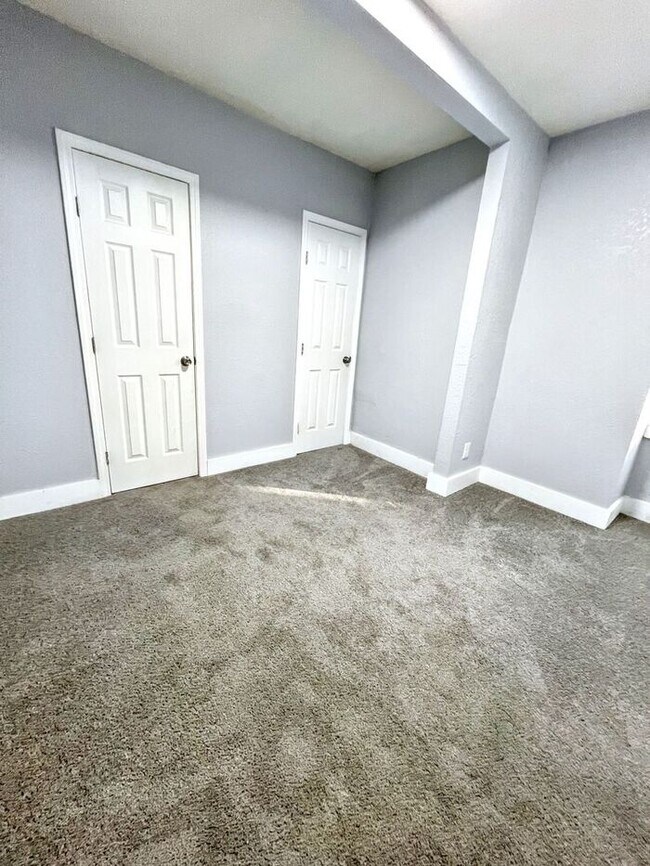 Building Photo - Spacious & Charming 5-Bedroom Home with Mo...