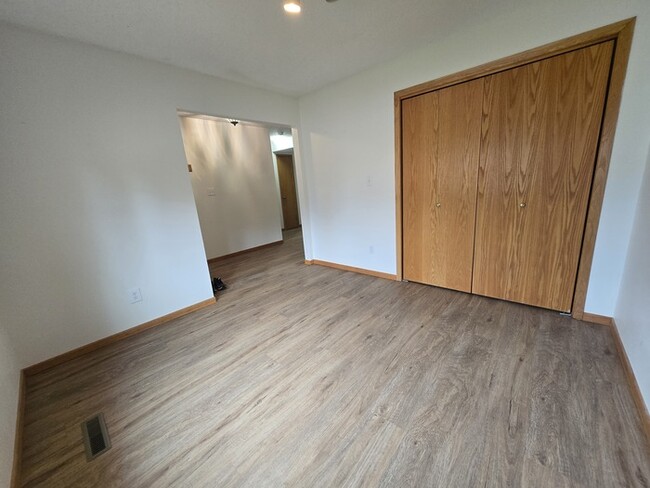 Building Photo - Prairie Townhomes