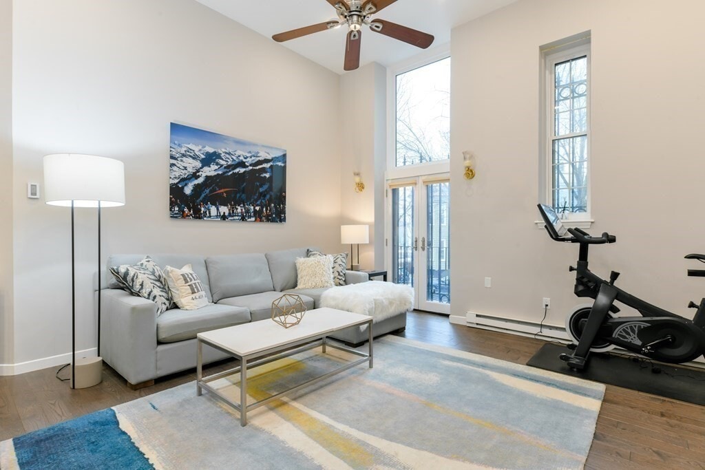 Building Photo - 743 E 4th St