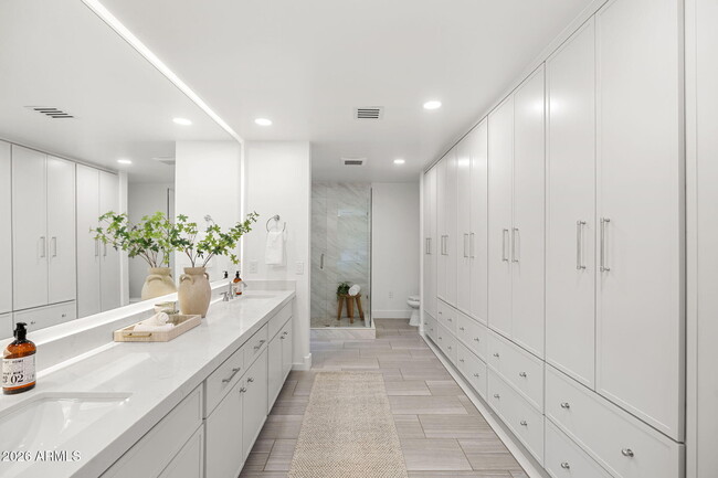 Building Photo - 7602 E Vía Del Reposo