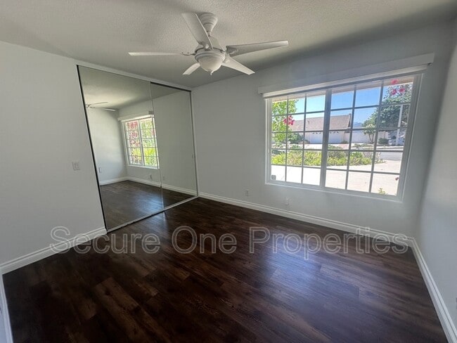 Building Photo - 637 Lynwood St