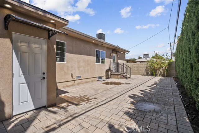 Building Photo - 11250 Saticoy St