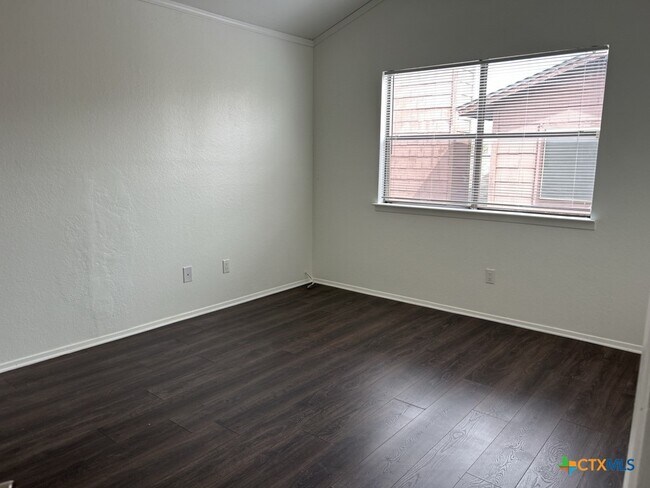 Building Photo - 1218 Westway Cir