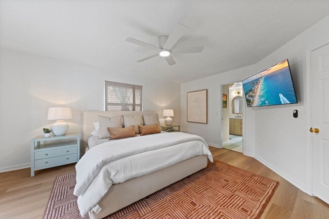 Building Photo - 169 Pompano St