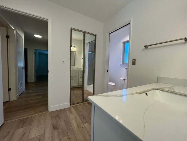 Building Photo - Spacious 4-Bedroom 2.5 Bath Single-Story H...