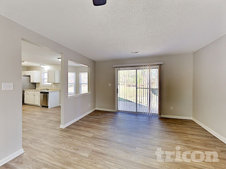 Building Photo - 8009 Vermilion Dr